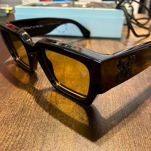 Off White Mari Sunglasses